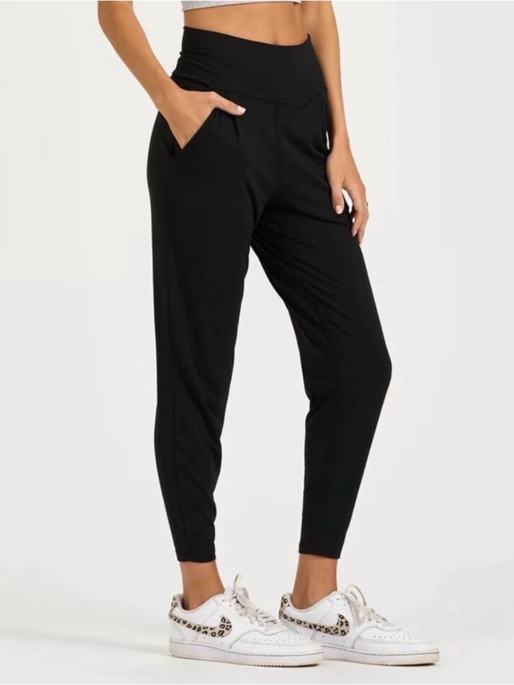 Vuori Black High-Rise Jogger Pants